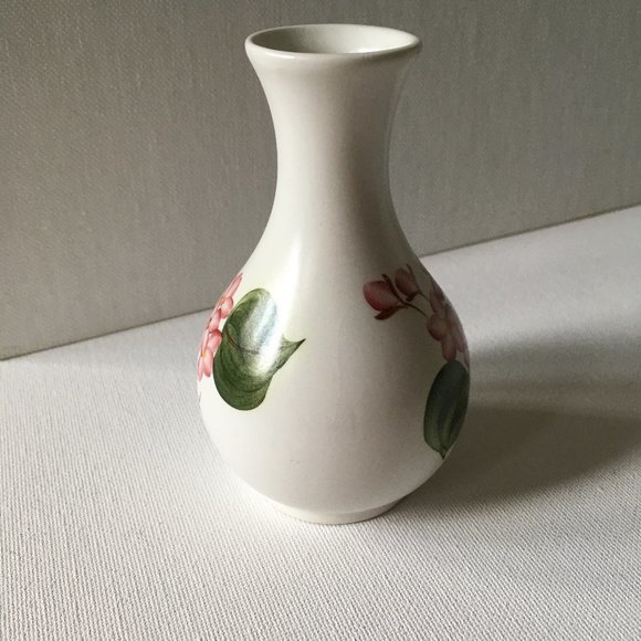 Staffordshire Wood & Sons Hand Painted Mayflower Bud Vase - Picture 3 of 4